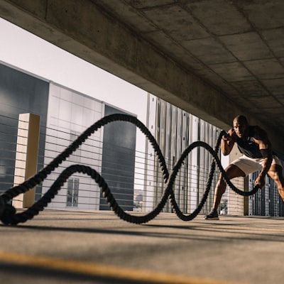 著名足球运动员克里斯蒂亚诺·罗纳尔多在训练中的专注表情